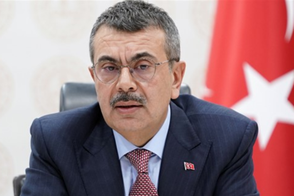Bakan Tekin, Bakanlıkta görev yapan personelle bayramlaştı
