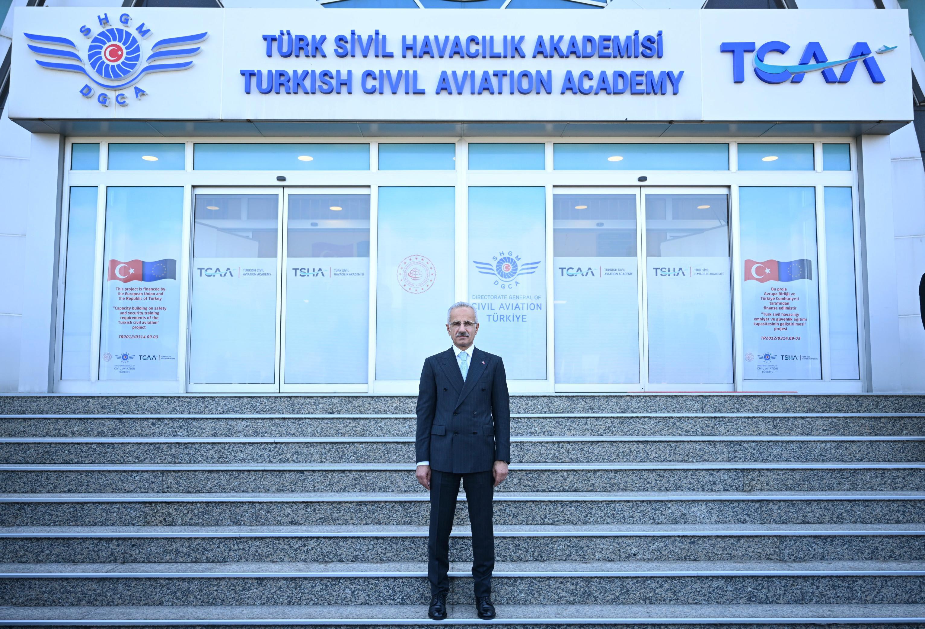 Bakan Uraloğlu: 31 Mart’a kadar kapalı havalimanlarına uçuş sağlanmayacak