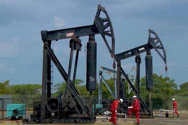 Venezuela, geniş petrol rezervlerinden yararlanmaya çalışıyor