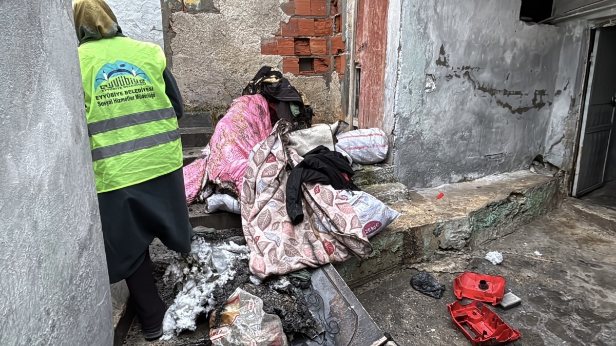 Evi Yanan Aileye Eyyübiye Belediyesi Sahip Çıktı