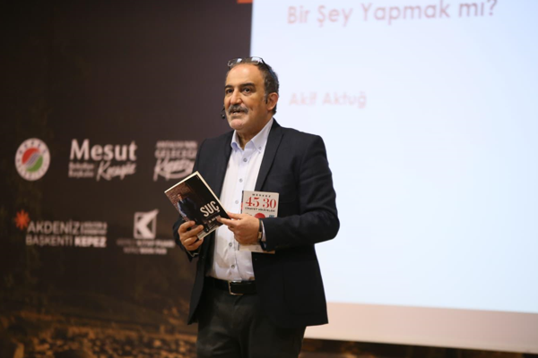 Emekli Emniyet Müdürü Aktuğ, Kepez Kitap Fuarı'nın konuğu oldu