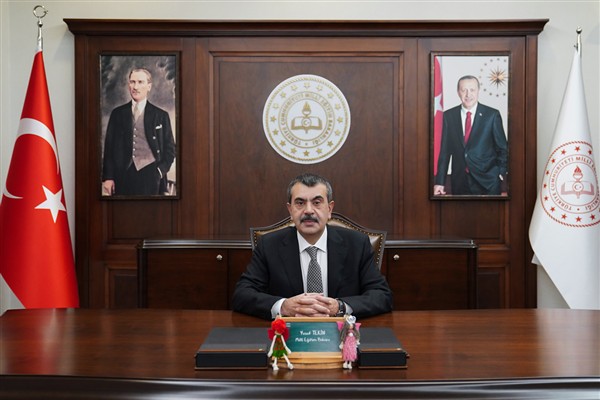 Tekin: Çocuklarımız birkaç yıl içinde bizden daha iyi Türkçe konuşacak