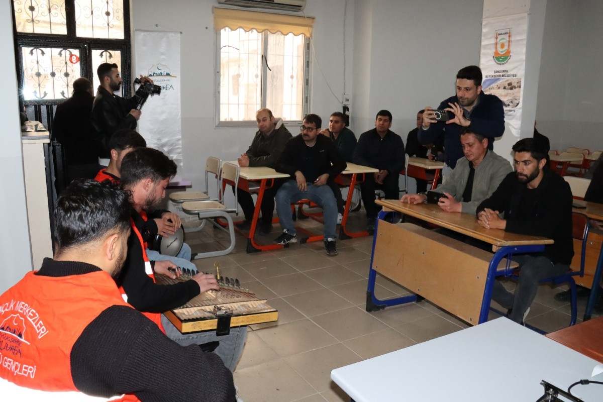 ŞANLIURFA’DA DENETİMLİ SERBESTLİK KAPSAMINDAKİ VATANDAŞLAR VE SAĞLIK ÇALIŞANLARINA MİNİ KONSER