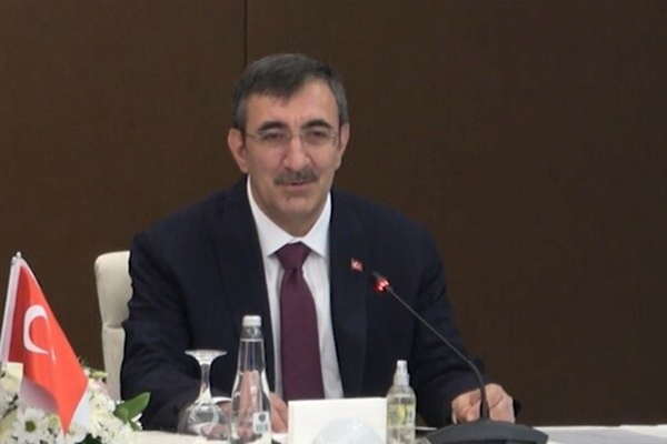 Yılmaz, Diyarbakır’da şehit aileleri ve emniyet mensuplarıyla bir araya geldi