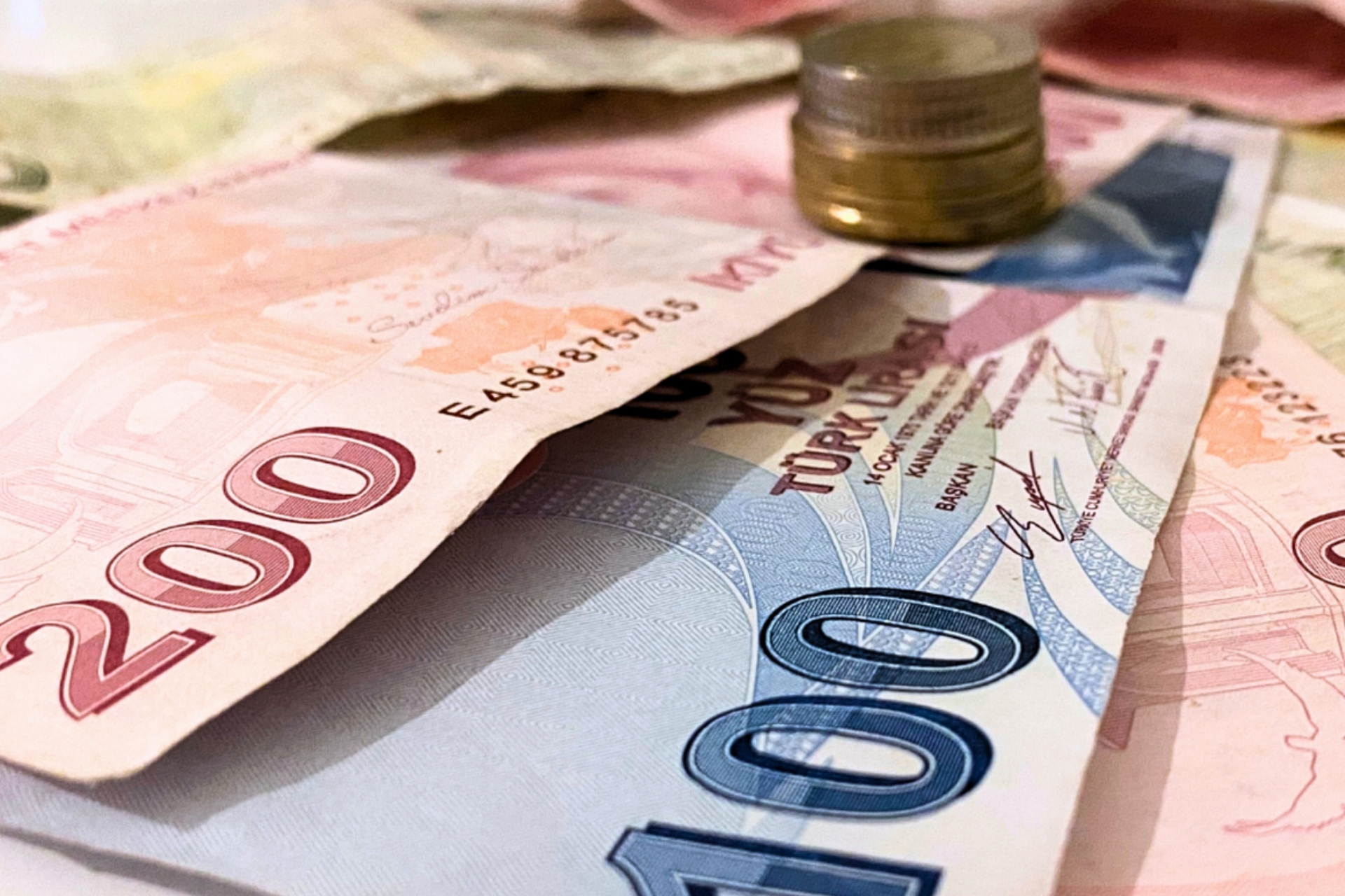 Cari açık ve finansman ihtiyacı ekonomide baskı oluşturuyor