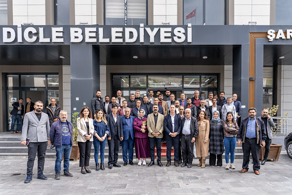 Eşbaşkan Hatun, Dicle’de muhtarlarla bir araya geldi