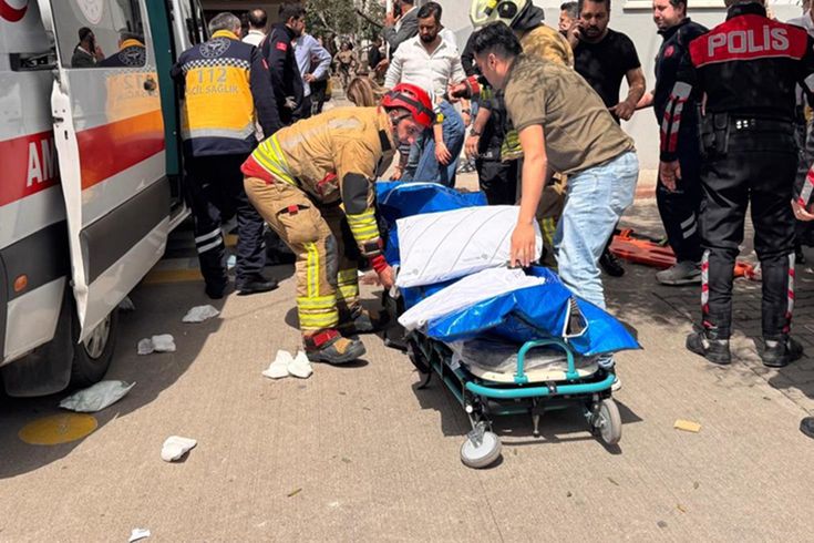  Kahramanmaraş’ta bir ortaokulda düzenlenen silahlı saldırı 5 silah 7 şarjörle geldi! Vali Ünlüer okul saldırısının detaylarını anlattı