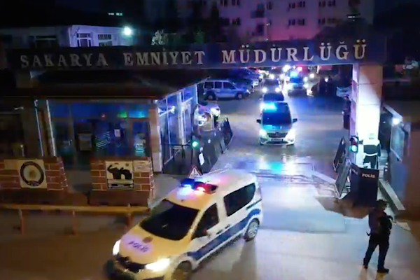 Sakarya merkezli 13 ilde yasa dışı bahis operasyonu: 53 kişi tutuklandı