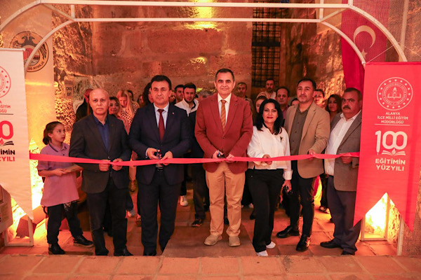 Alanya’da &Prime;Çocuk Gözüyle Kızılkule&Prime; temalı resim yarışması sona erdi