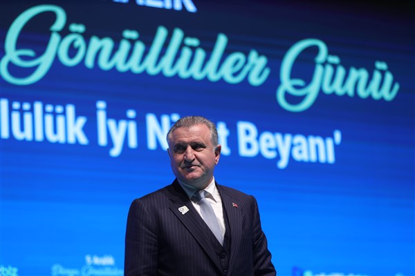 Bakan Bak’tan Beşiktaş Tüpraş’a tebrik mesajı