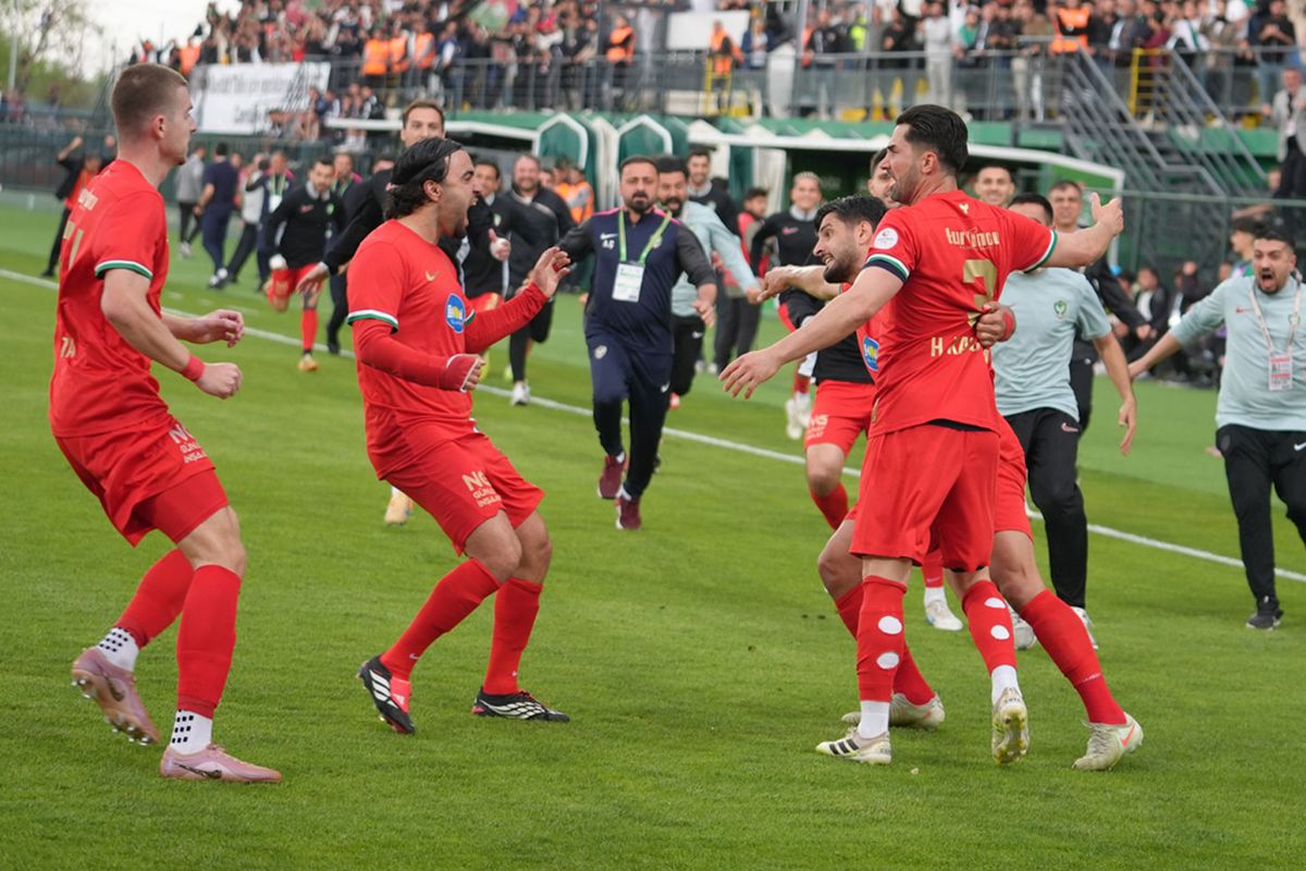 Amedspor tarihinde ilk kez Süper Lig'e yükseldi