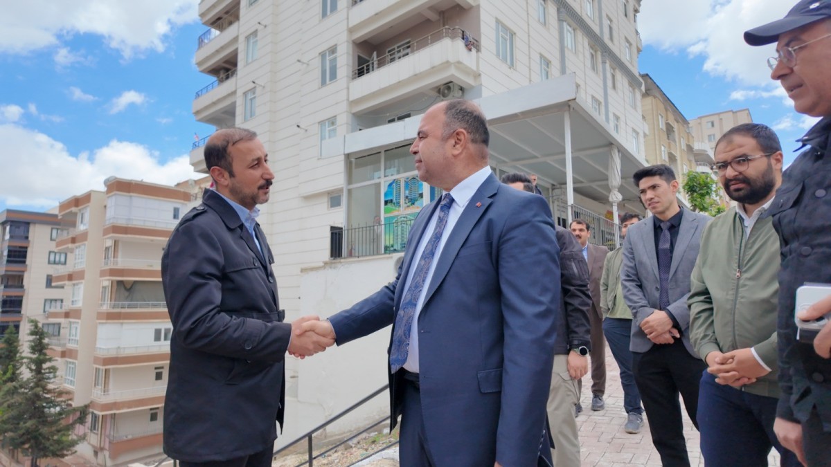 BAŞKAN NİHAT ÇİFTÇİ, MODERN SEMT PAZARI ÇALIŞMALARINI İNCELEDİ