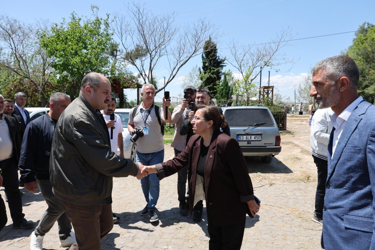 BAŞKAN GÜLPINAR, BİRECİK’TE ESNAFI VE VATANDAŞLARI ZİYARET ETTİ
