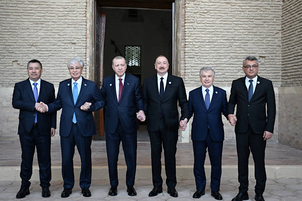 Aliyev, &Prime;Hazret Sultan&Prime; Müze-Rezervini ziyaret etti