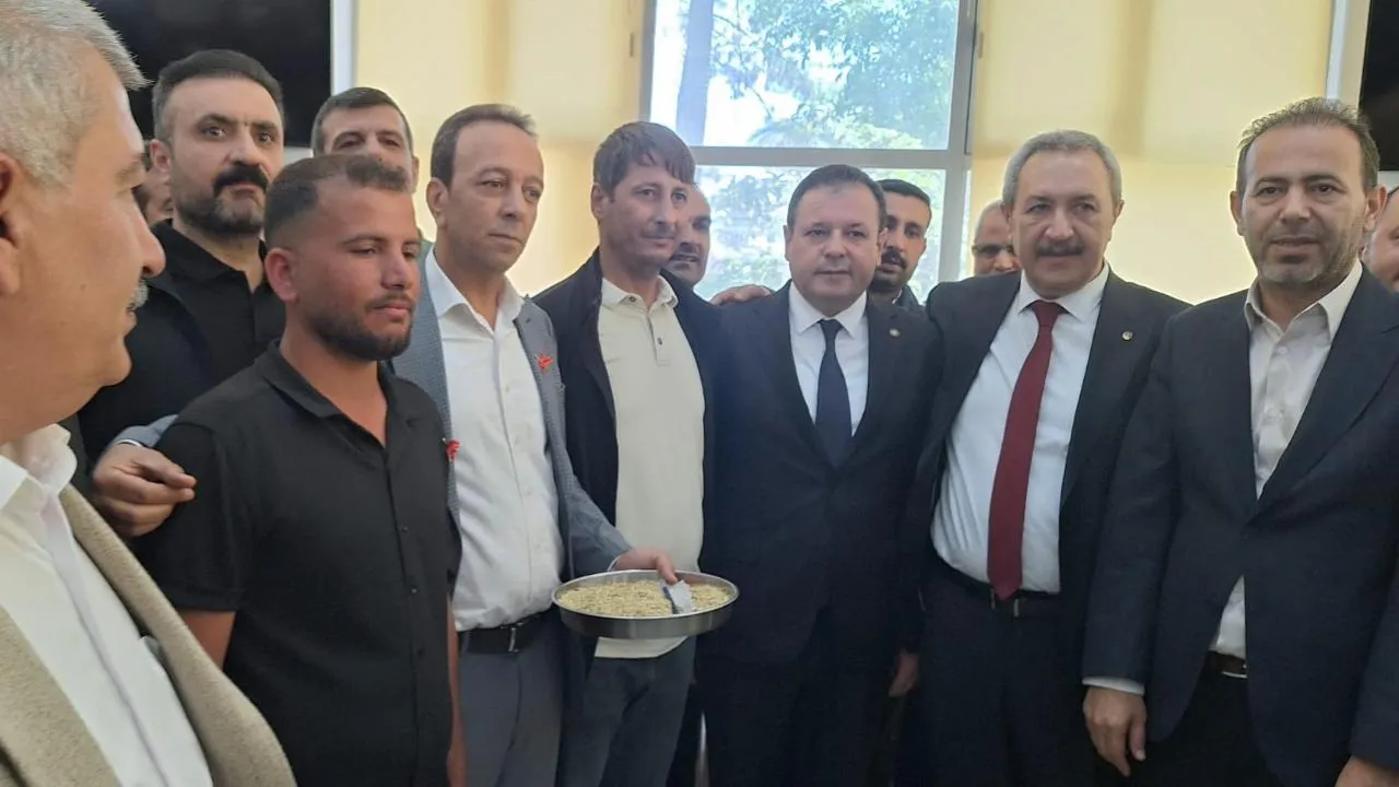 Şanlıurfa'da sezonun ilk ürünü satıldı: Çiftçiye altınlı ödül!