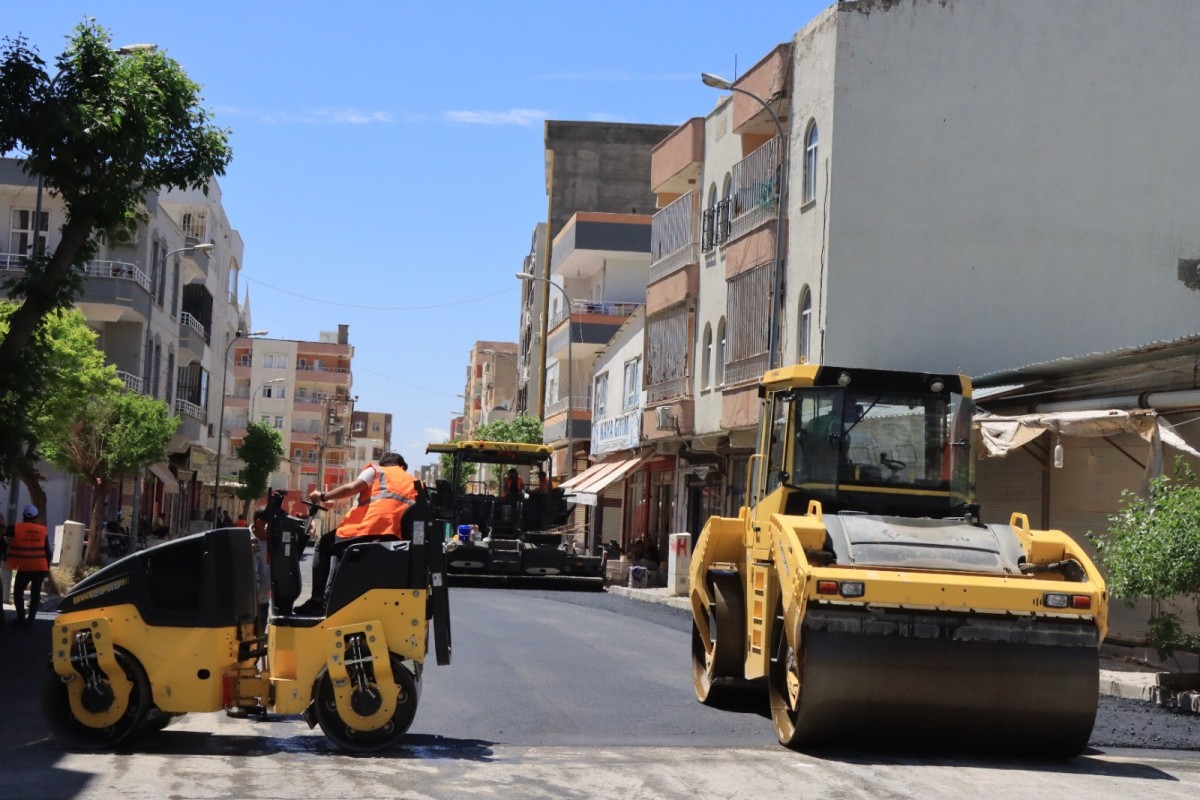 : VİRANŞEHİR UĞUR BORAN CADDESİ’NDE ASFALT SEVİNCİ