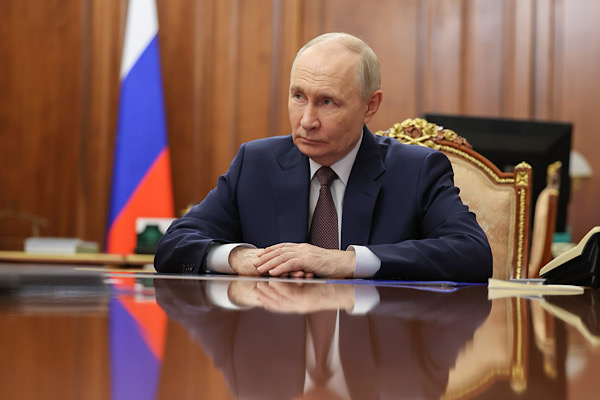 Putin: Bu gazetecilik değil, kitlesel aldatma yöntemidir