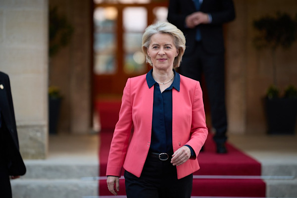 Von der Leyen: Letonya'nın 3,5 milyar avroluk SAFE planını görüştük