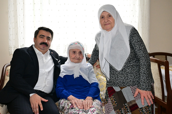 Başkan Yılmaz’dan yaşlılara ev ziyareti