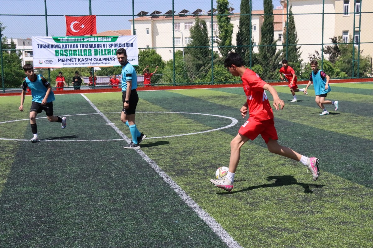 BÜYÜKŞEHİR’DEN OKULLARARASI FUTBOL TURNUVASI