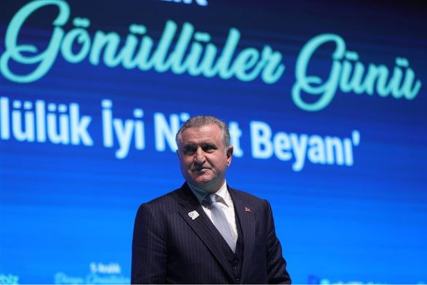 Bakan Bak’tan Ahmet Kaplan’a tebrik mesajı
