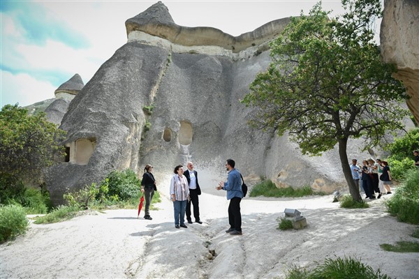 Yunan bakan Kapadokya turunda