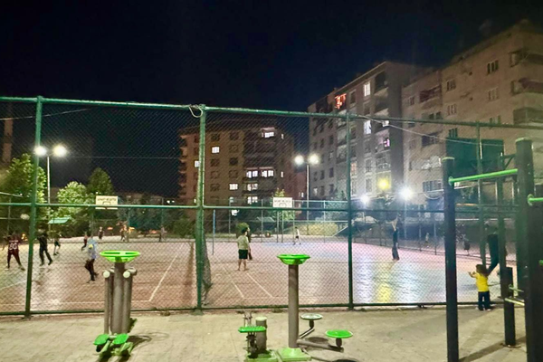 Siirt’te parkların aydınlatma sistemleri yenileniyor