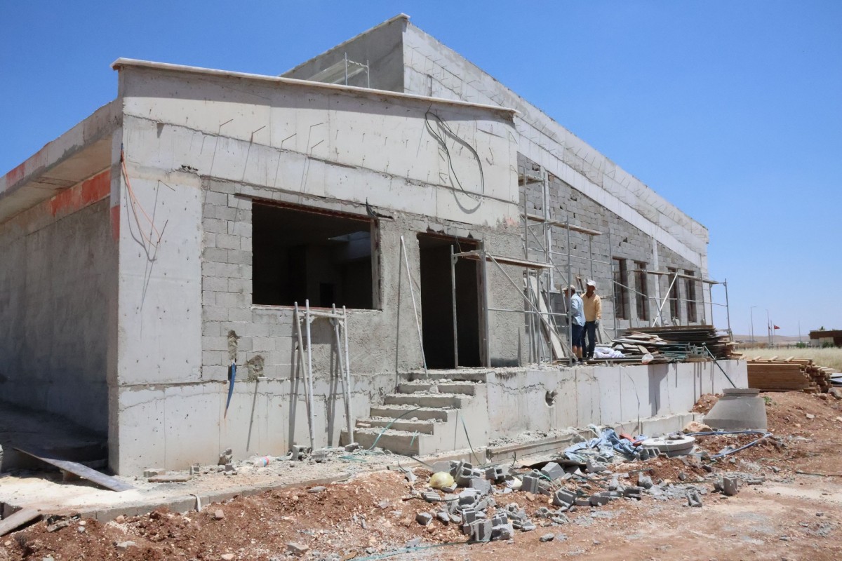 HALİLİYE’DE YARI OLİMPİK YÜZME HAVUZUNDA ÇALIŞMALAR HIZLA SÜRÜYOR