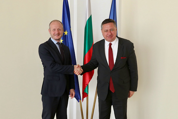 Polendakov, Gürcistan'ın Bulgaristan Büyükelçisi Hamashuridze ile görüştü