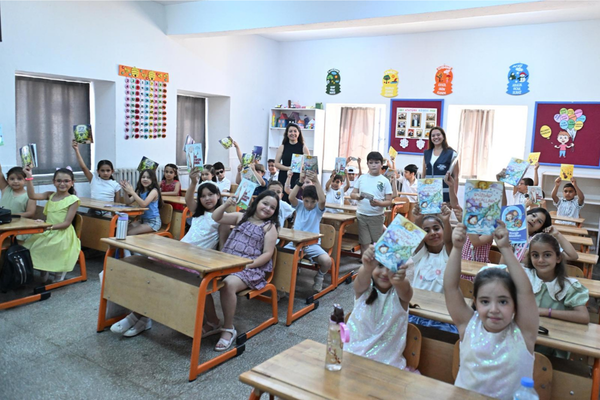 İzmir'de öğrencilere karne etkinliği düzenlendi