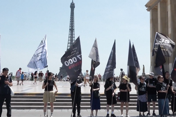 Paris’te &Prime;Nanking Katliamı&Prime; için anma yürüyüşü