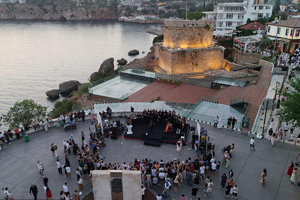 Hıdırlık Kulesi'nde &Prime;Zamanlararası Konserleri&Prime; düzenlendi