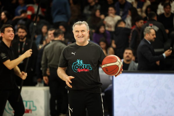 Bakan Bak, A Millî Erkek Basketbol Takımı'na ziyaret