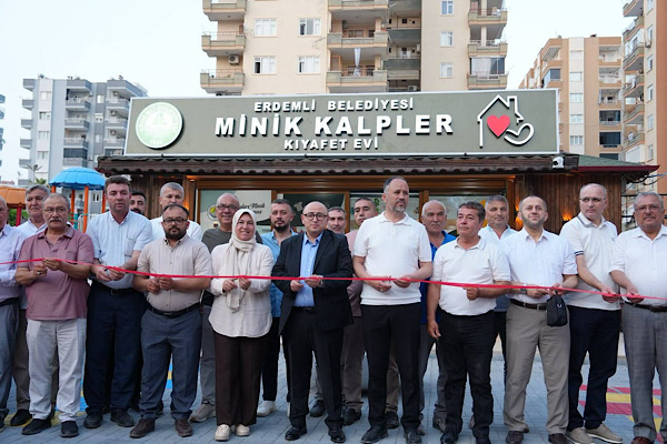 Erdemli’de Minik Kalpler Kıyafet Evi hizmete açıldı