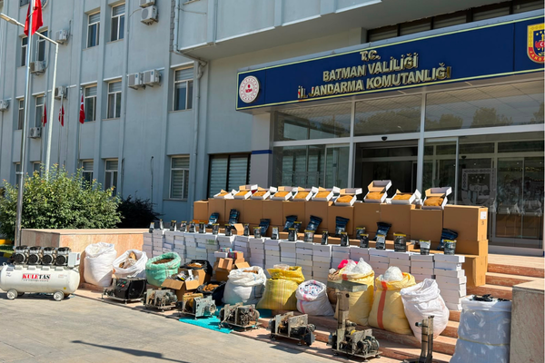 Batman'da kaçakçılık operasyonunda tütün ve makaron ele geçirildi