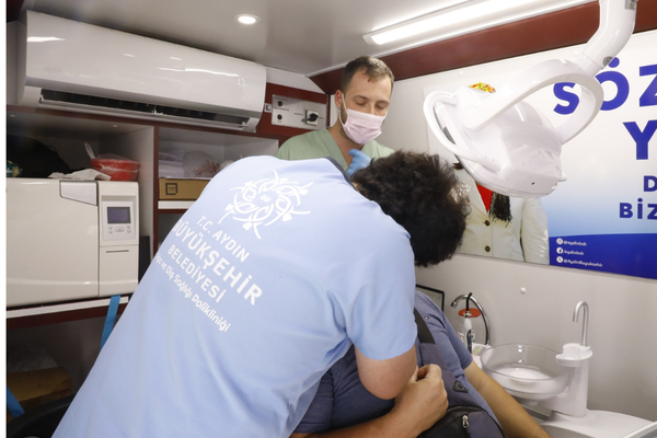 Aydın'da mobil diş klinikleri Germencik ve Koçarlı'da vatandaşlarla buluştu