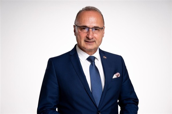 Radman, Pakistan Başbakanı Şerif ile bir araya geldi