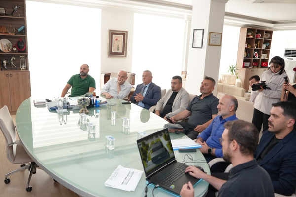 Başkan Özlü, Kaynaşlı Modern Pazaryeri Projesi'ni teslim etti