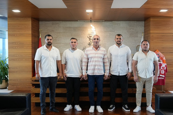 Başkan Kotan, Kırkpınar'da dereceye giren güreşçileri ödüllendirdi