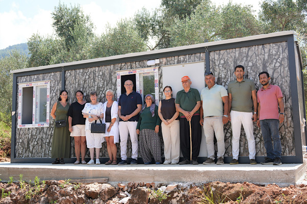 Alanya'da &Prime;İyilik İçin Yürü&Prime; kampanyasıyla bir aileye yeni yuva kazandırıldı