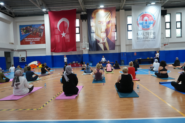 Maltepe Belediyesi'nden kadınlara ücretsiz yoga desteği