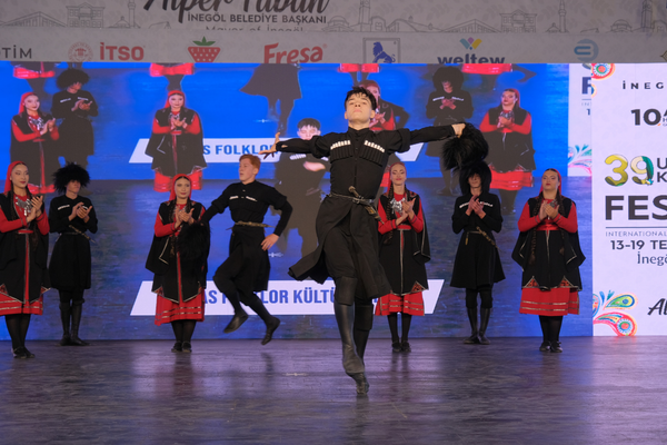 İnegöl Kültür Sanat Festivali'nde Grup İmera sahne aldı