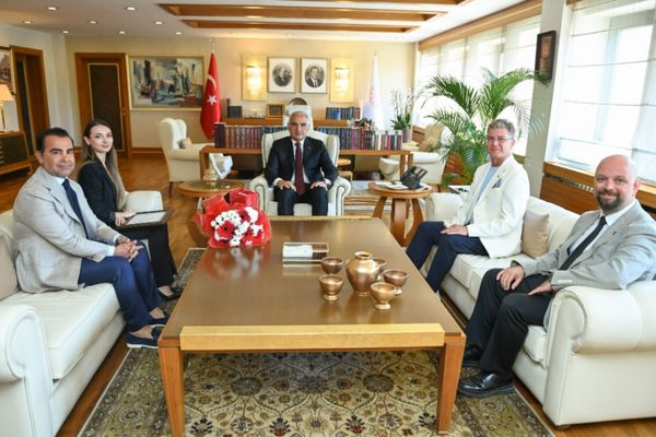 Bakan Ersoy, Nilay Tahiroğlu ve Tan Sağtürk'ü kabul etti