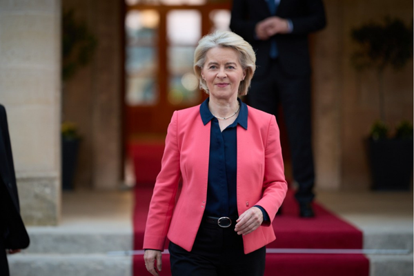 Von der Leyen'den Ukrayna'ya üyelik süreci ve savunma desteği mesajı