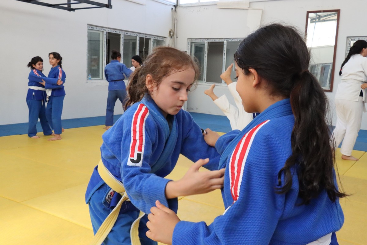 ŞANLIURFALI KIZ ÇOCUKLARINDAN JUDO SPORUNA YOĞUN İLGİ