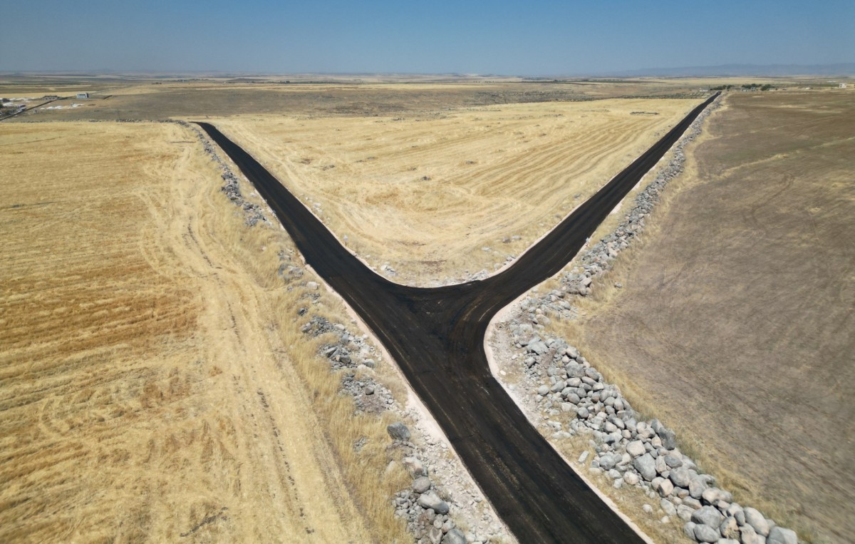 SİVEREK’TE 17 KİLOMETRELİK YOL YENİLENDİ
