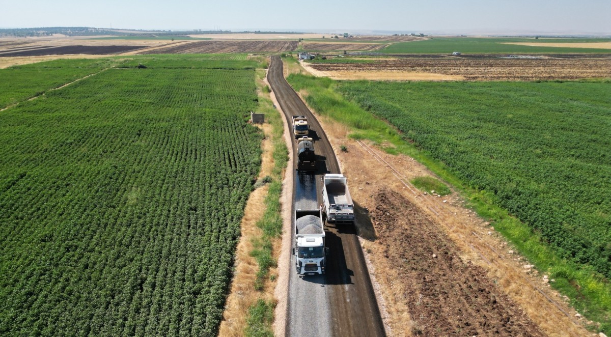 : HİLVAN’DA KIRSAL YOLLAR BÜYÜKŞEHİR’LE YENİLENİYOR
