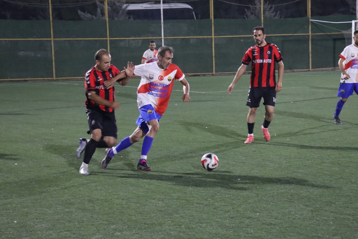 35 YAŞ ÜSTÜ MASTERLER FUTBOL TURNUVASI YARI FİNAL KARŞILAŞMALARI BAŞLADI