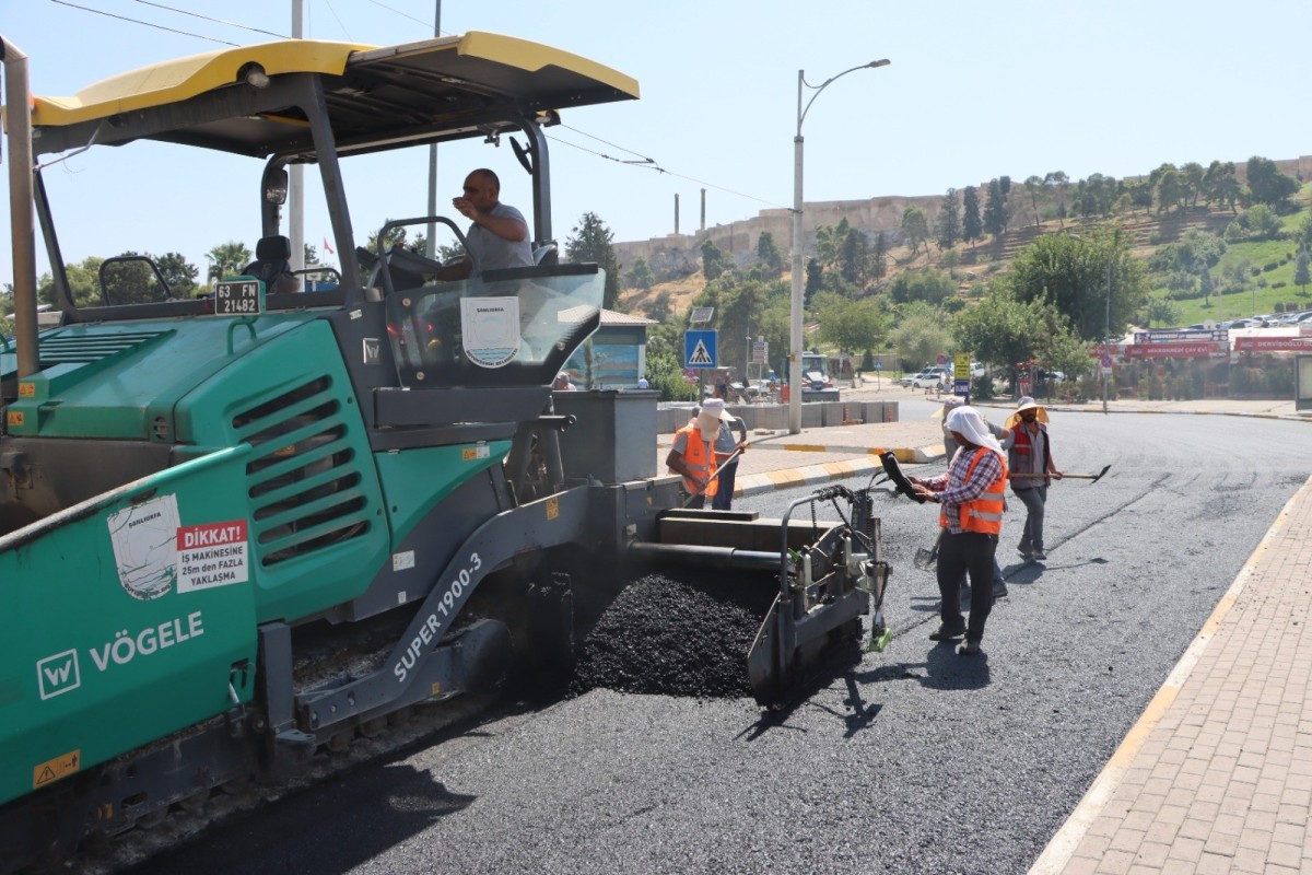 HALEPLİBAHÇE CADDESİ YENİLENİYOR