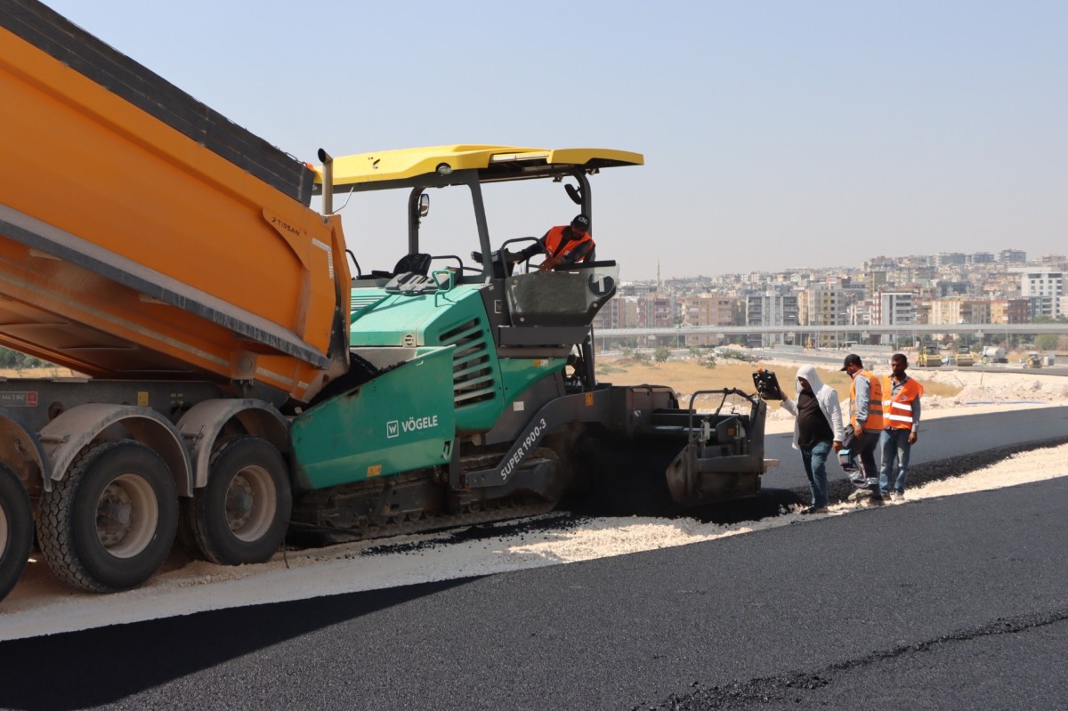 ŞEHİR HASTANESİ YOLUNDA ASFALT SERİMİ BAŞLADI